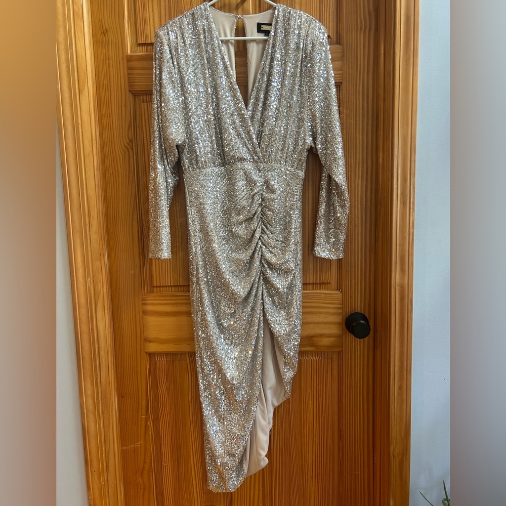 Alexia Admor Silver Long Sleeve Sequin Dress
